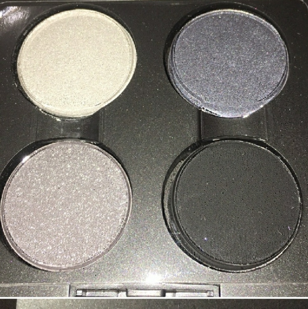 🚫SOLD🚫Mac Eye Shadow - Picture 1 of 2
